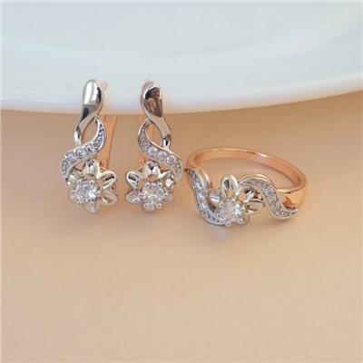 Комплект ювелирной бижутерии коллекция "Дубай" в форме цветов серьги и кольцо 18 р, покрытие позолота, вставка: фианиты, цвет: прозрачный, арт.414.761-18