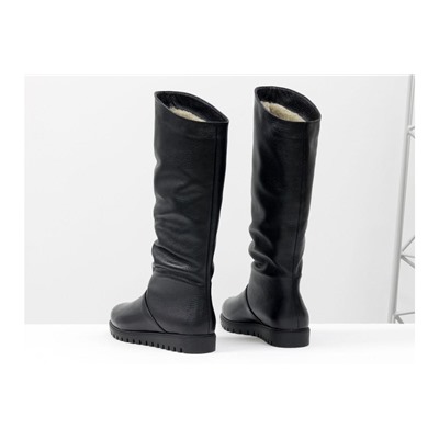 Женские теплые сапоги в стиле UGG, выполнены из натурального кожи флотар черного цвета, на утолщенной подошве, М-16080-10