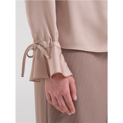 Блузка бежевая с воланом на рукаве