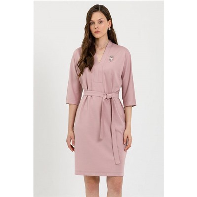 Платье трикотажное розовое с брошкой