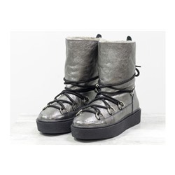 Зимние высокие ботиночки Снегоходы в стиле Moon Boot из натуральной кожи платинового цвета, на прорезиненной утолщенной подошве черного цвета, Б-17112-03