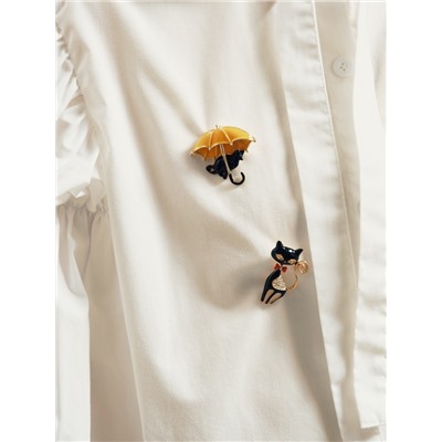 Брошь «Кошечка» с сердечком, цвет чёрный в золоте