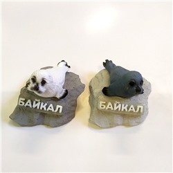 Нерпа на камне Байкал (белая/серая) 9*7*5.5 см