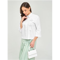 Блузка белая с декоративными цветами