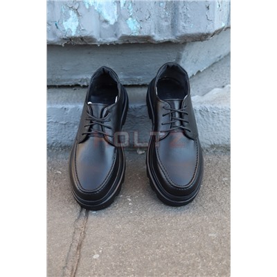 Женские туфли 3-38162-62 из черной кожи на тракторной подошве