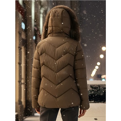 Куртка зимняя женская с мехом и капюшоном тренд коричневого цвета 7759K