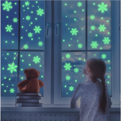 Наклейки на окна "Снежинки СВЕТЯЩИЕСЯ в темноте" 64 элемента 2 листа 20*30 см. Многоразовые, Без клея (Статические) BQ030