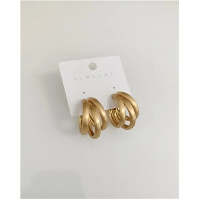 Стильные серьги