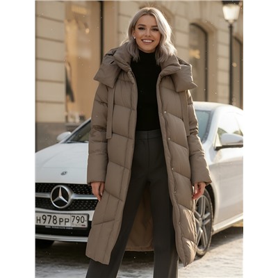 Пальто зимнее утепленное с капюшоном женское светло-коричневого цвета 7748SK
