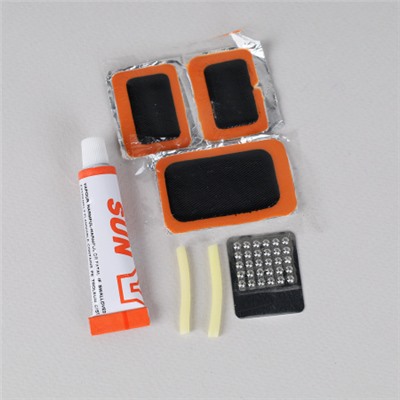 Велоаптечка Red Sun Комплект латок: 2шт-35*25mm, 1шт-50x32mm. , терка 1шт, ниппель 2шт, клей 5g/уп 600