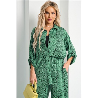 Рубашка зелёная со змеиным принтом