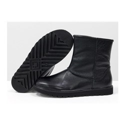 Женские сапожки в стиле UGG из натуральной кожи флотар черного цвета, на легкой подошве, Коллекция Осень-Зима от ТМ Gino Figini, Б-1993-03
