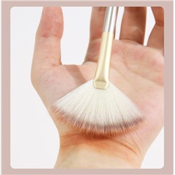 Веерная кисть для макияжа малая