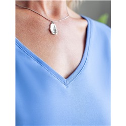 Футболка с V-вырезом и цельнокроеным рукавом из премиального хлопка