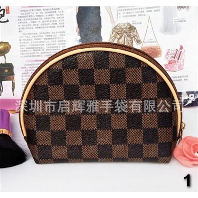 Косметичка Louis Vuitton 014