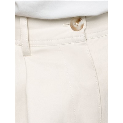 Шорты-бермуды с защипами