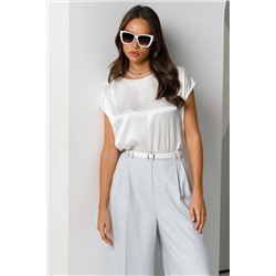 Блузка молочного цвета с бусинами по переду