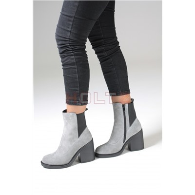 Женские замшевые ботильоны Sonya light gray 3