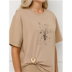 Футболка трикотажная с принтом и брошью