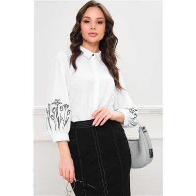 Блузка белая с вышивкой