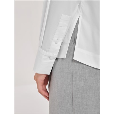 Блузка с карманами белого цвета