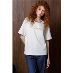 Футболка молочного цвета с принтом