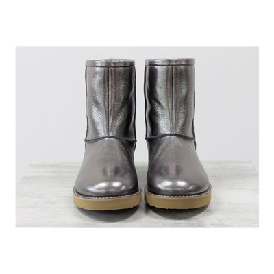Женские нарядные сапожки в стиле UGG из натуральной кожи цвета никель, на светлой подошве, Коллекция Осень-Зима от ТМ Gino Figini, Б-1993-02