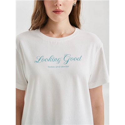 Футболка молочного цвета с принтом