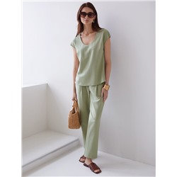 Блузка с U вырезом скроенная по косой из плотного лиоцелла