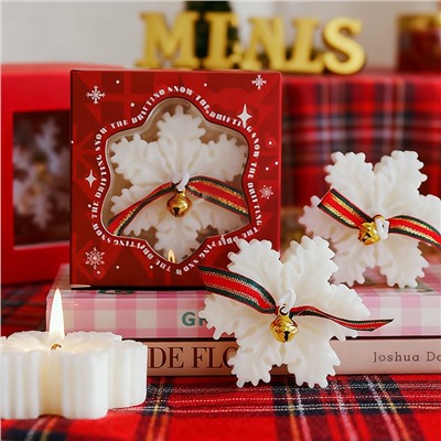 Свеча ароматическая СНЕЖИНКА в коробке с ароматом груши, 2*6,5 см.