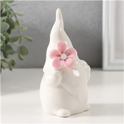 Фигурка керамика «Гномик белый с розовым цветком», 6.1×5.8×11.6 см