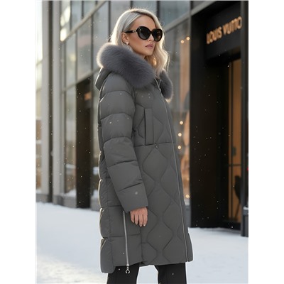 Пальто зимнее утепленное с мехом и капюшоном тренд темно-зеленого цвета 7753TZ