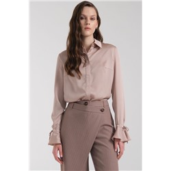 Блузка бежевая с воланом на рукаве