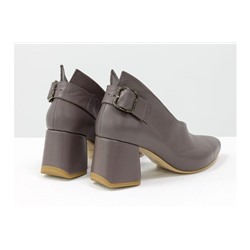 Дизайнерские туфли перчатки (glove shoes) с ремешком, на невысоком обтяжном каблуке, выполнены из натуральной итальянской кожи грязно-сиреневого цвета, Новая Коллекция от Gino Figini, Т-2056-02