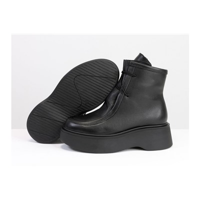 Ботинки на шнуровке в стиле desert boots, выполнены из натуральной черной кожи, на высокой черной подошве, Б-2175-05