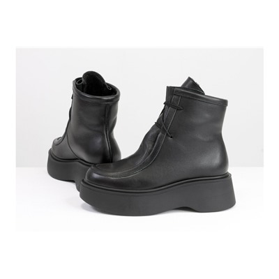 Ботинки на шнуровке в стиле desert boots, выполнены из натуральной черной кожи, на высокой черной подошве, Б-2175-05