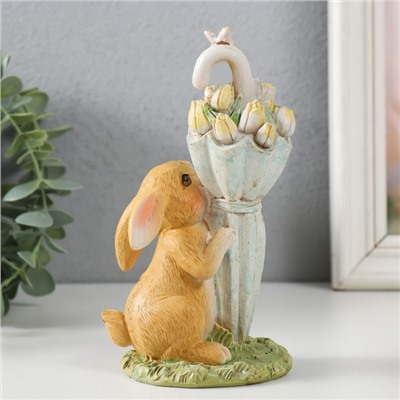 Фигурка полистоун «Зайка у зонта с тюльпанами», 8.5×6.5×15.5 см