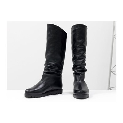 Женские теплые сапоги в стиле UGG, выполнены из натурального кожи флотар черного цвета, на утолщенной подошве, М-16080-10