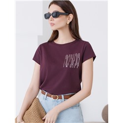 Нарядная футболка с блестящим принтом