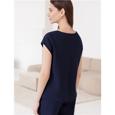 Блузка с U вырезом скроенная по косой из плотного лиоцелла