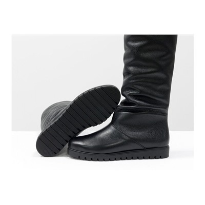 Женские теплые сапоги в стиле UGG, выполнены из натурального кожи флотар черного цвета, на утолщенной подошве, М-16080-10