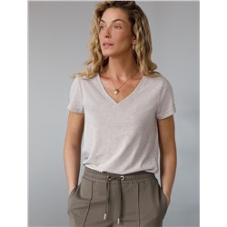 Базовая футболка из премиального хлопка с V образным вырезом