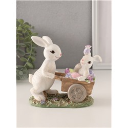 Фигурка полистоун «Кролик везет крольчонка в тележке с незабудками», 13.5×6.5×12 см