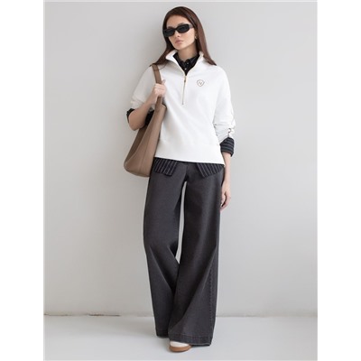 Широкие джинсы с декоративной стиркой из эластичного плотного денима