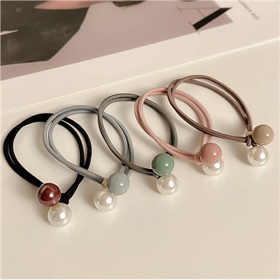 Набор резинок для волос с шариками 5 штук.