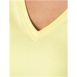 Базовая футболка из премиального хлопка с V образным вырезом