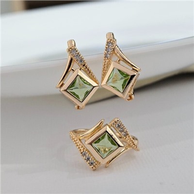 Комплект ювелирной бижутерии коллекция "Дубай" серьги и кольцо 17 р, покрытие позолота, вставка: фианит и цирконы, цвет: светло-зеленый и прозрачный, арт.414.633-17