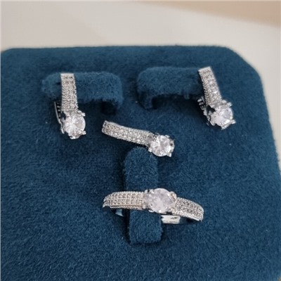 Комплект ювелирной бижутерии коллекция "Дубай" серьги, кулон и кольцо 20 р, покрытие посеребрение, вставка: фианит и цирконы, цвет: прозрачный, арт.414.665-20