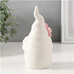 Фигурка керамика «Гномик белый с розовым цветком», 6.1×5.8×11.6 см