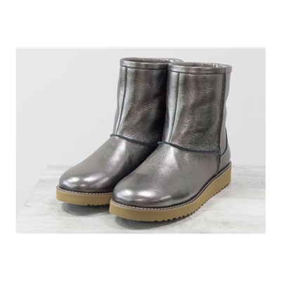 Женские нарядные сапожки в стиле UGG из натуральной кожи цвета никель, на светлой подошве, Коллекция Осень-Зима от ТМ Gino Figini, Б-1993-02